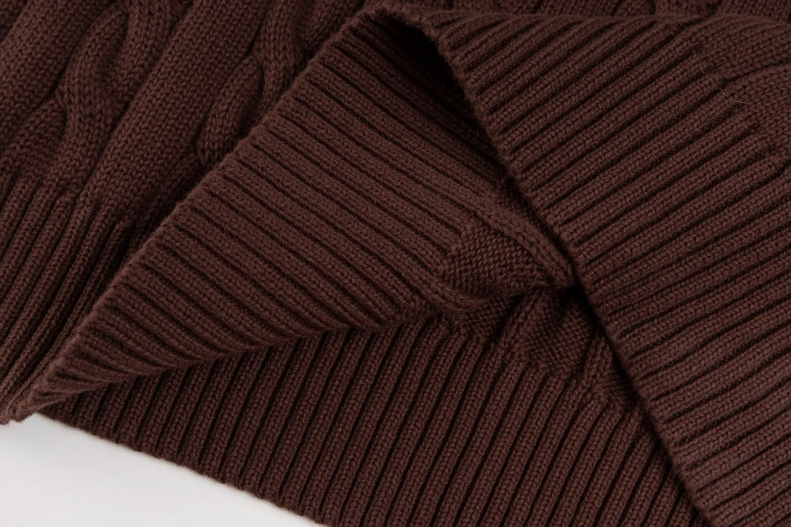 P236 #R92 RALPH LAUREN Ralph Lauren fifteen colors classic small label embroidery logo turtleneck pullover half-zip knitted cable sweater with high-density LOGO embroidery on the chest and original customized tag accessories. Made of pure cotton yarn, pure cotton is skin-friendly and comfortable, small label war horse embroidered twist turtleneck sweater 🐎 high quality, follow the blogger to learn how to wear it! Let’s buy a Ralph Lauren cable sweater. It’s a super hard-to-find series after it became popular. It’s hard to find one on the official website. It’s simple and practical to wear, with a lazy and loose feel. The thickened fabric has more texture, feels soft and delicate, and has a loose fit. Whether worn alone or layered, you can wear different styles of fashion with just one piece!   Size：XS S M L